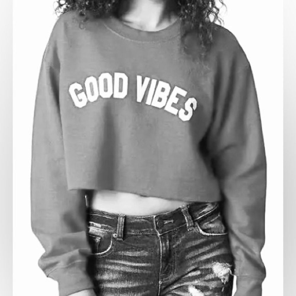 GOOD VIBES ✌🏼 Cropped Sweatshirt - Picture 6 of 6